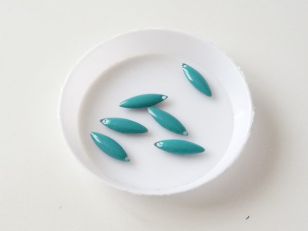 Sequin epoxy - Navette 16x5mm (turquoise bleu)