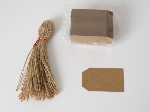 Etiquettes carton kraft avec ficelle 4x7cm (lot de 50) – Image 2